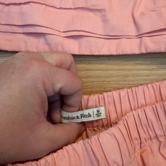 ABERCROMBIE & FITCH Pink Poplin Ruffled Mini-Length Skirt and Strapless Top Set - Picture 3 of 6